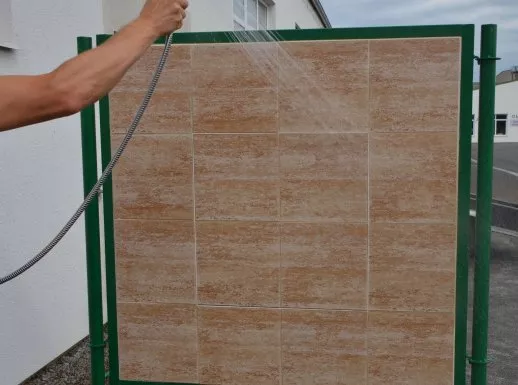 Voděodolná revizní dvířka pod obklad 300x300